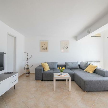Apartment Lavanda Premantura Exterior photo