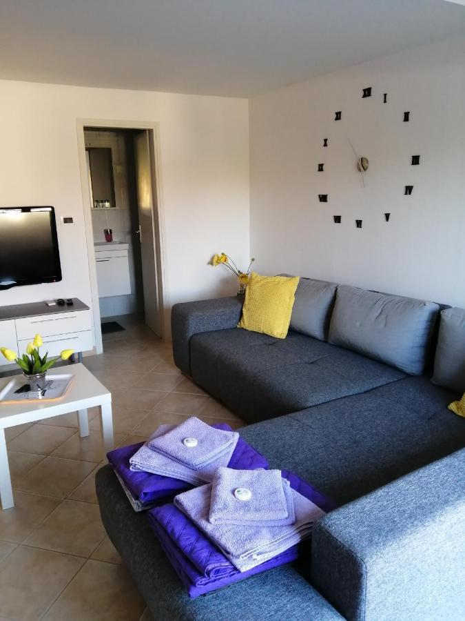 Apartment Lavanda Premantura Exterior photo
