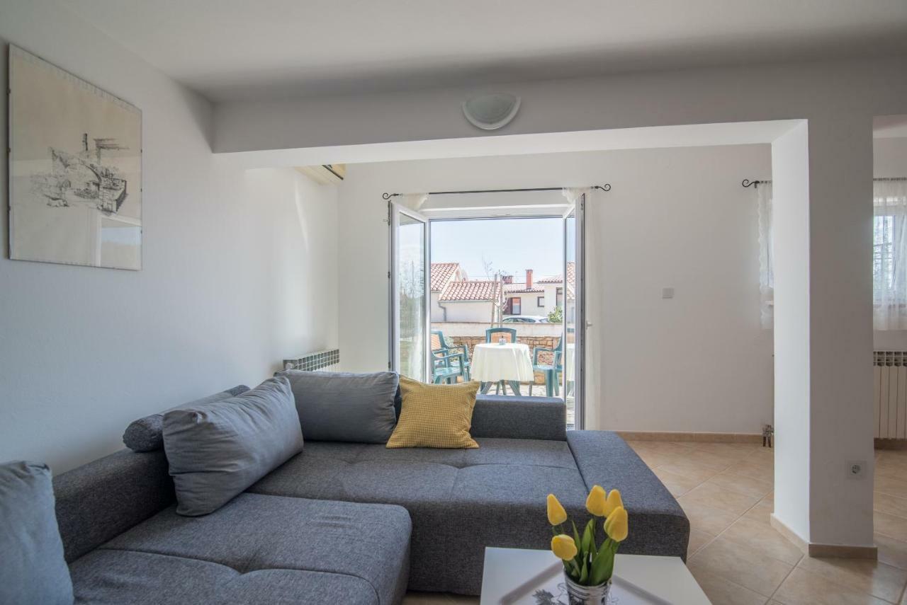 Apartment Lavanda Premantura Exterior photo
